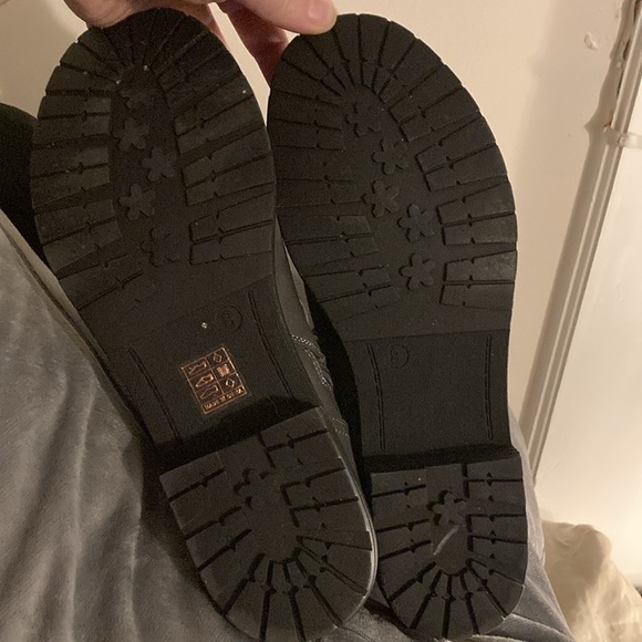 Women's Lace Up Combat Ankle Booties - Picture 9 of 9